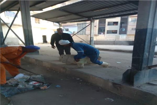 حملة نظافة بموقف الغروب في المنيا