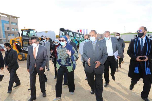 وزيرة البيئة تشهد اصطفاف معدات منظومة النظافة بالعاصمة الإدارية الجديدة