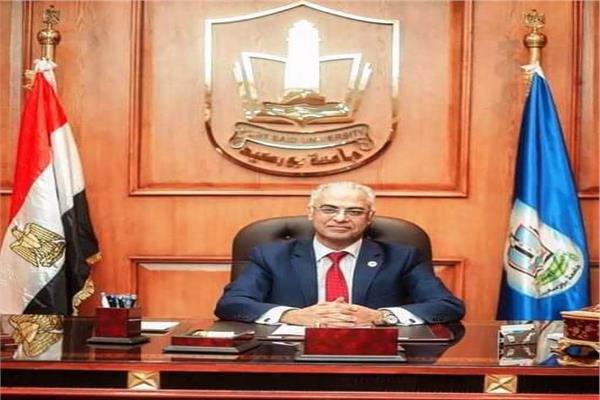 الدكتور ايمن محمد ابراهيم رئيس جامعة بورسعيد