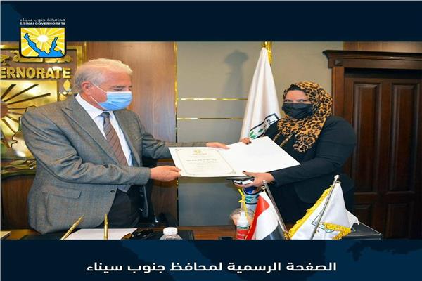محافظ جنوب سيناء يكرم الحاصلات علي مراكز متقدمة في دورات مركز التنمية المحلية بسقارة