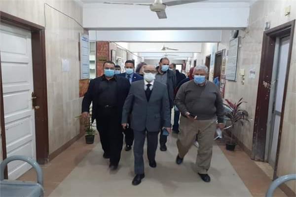 استمرار تلقي الجرعة الأولى من لقاح فيروس كورونا للمواطنين من كبار السن في أسيوط 
