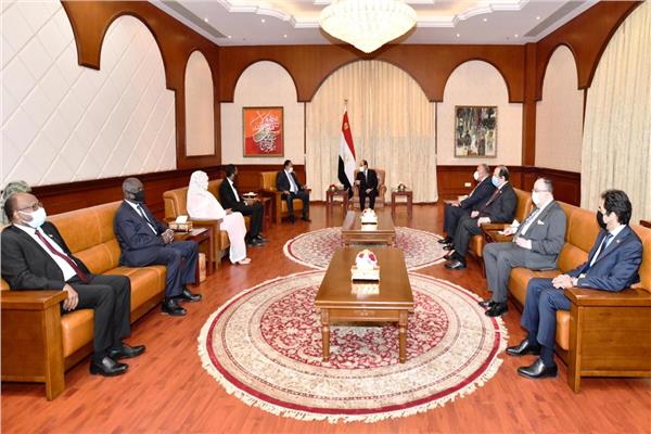 السيسي يعود لمصر بعد زيارة للسودان