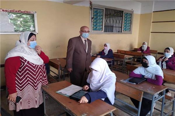 طلاب الثاني الثانوي