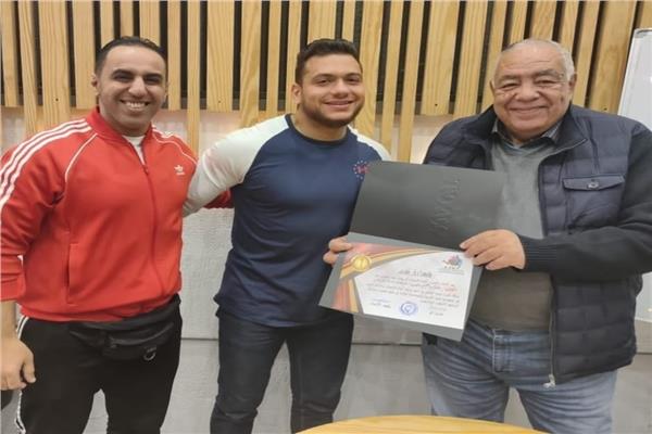 فهيم يكرم الدولي رضا إبراهيم لدعمه للعبة كمال الأجسام 