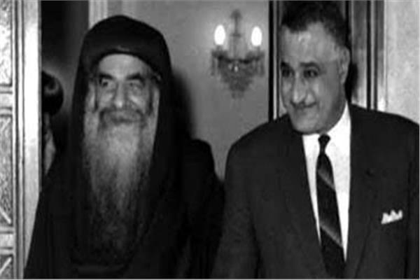 الرئيس السابق جمال عبدالناصر مع البابا كيرليس السادس 