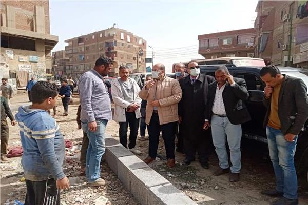 نائب محافظ الجيزة يتفقد المشروع القومي لتبطين الترع ومشروع الرصف والتطوير