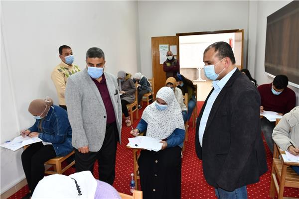 13617 طالب وطالبة يؤدون إمتحانات اليوم بجامعة القناة