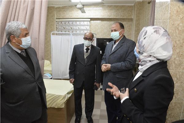 محافظ أسيوط يتفقد فعاليات تلقي الجرعة الأولى من لقاح فيروس كورونا