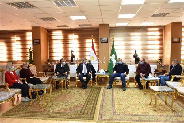 الدكتور ممدوح غراب محافظ الشرقية اجتماعا موسع مع مسئولى شركة غاز الاقاليم
