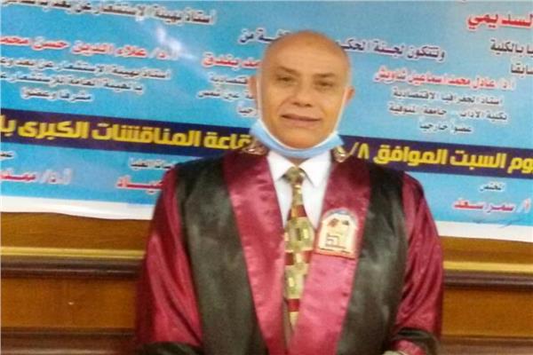 د. عادل شاويش وكيل الكليه لشؤن التعليم