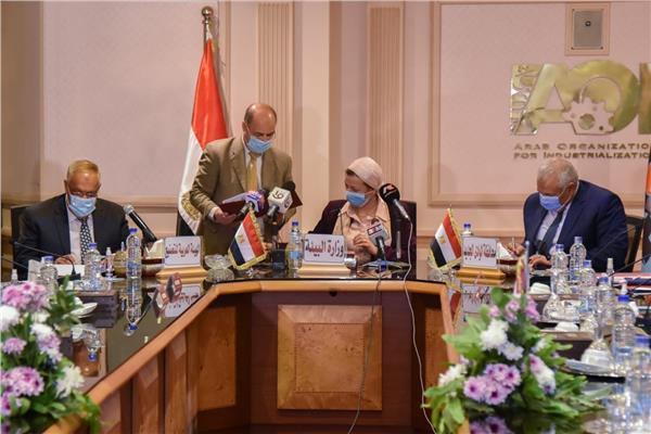 إنشاء أول مصنع لإنتاج خشب MDF من جريد النخيل بالوادي الجديد