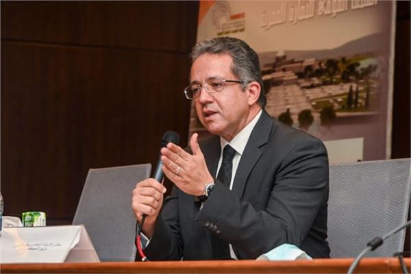 وزير السياحة و الاثار 