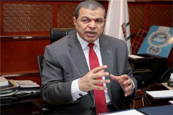  وزير القوي العاملة