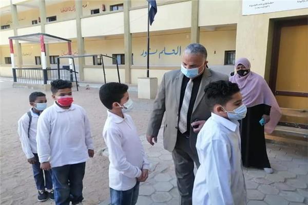 انتظام الدراسة بمدارس أسوان