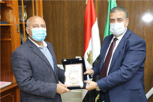 محافـظ المنوفية ووزيرالنقل يتفقدان أعمال تطوير طريق الباجور – القناطر شبين الكوم