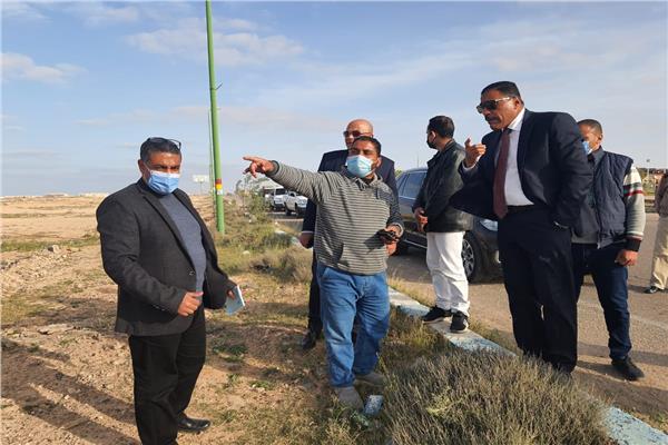 اللواء خالد شعيب محافظ مطروح يتابع أعمال التطوير