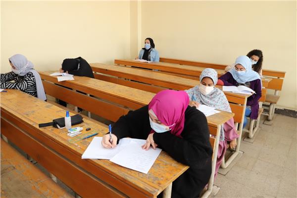  كلية الألسن خلال الامتحانات