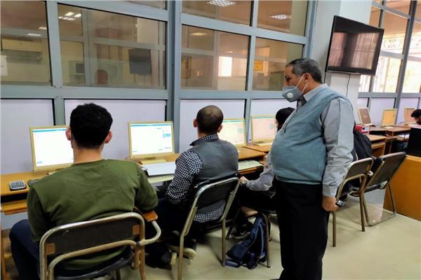 107 طلاب يؤدون الامتحانات ‏الإلكترونية‏ بـ «هندسة طنطا» 