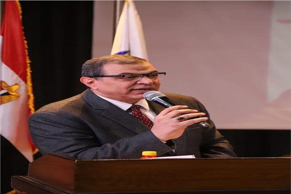 غدا.."سعفان"  يسلم شهادات تأمين للعماله غير المنتظمه بالمنوفيه 