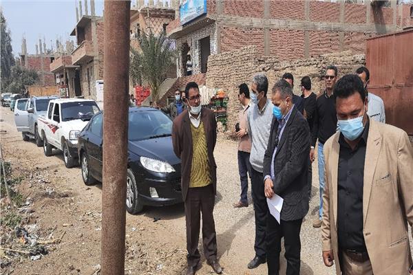 نائب المحافظ يتفقد تركيب اعمدة انارة 