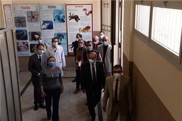 رئيس جامعة أسيوط يفتتح خلال زيارته لمستشفى الطب  البيطري 