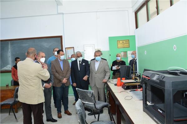 رئيس جامعة أسيوط يتفقد أعمال التطوير ورفع الكفاءة بكلية الهندسة