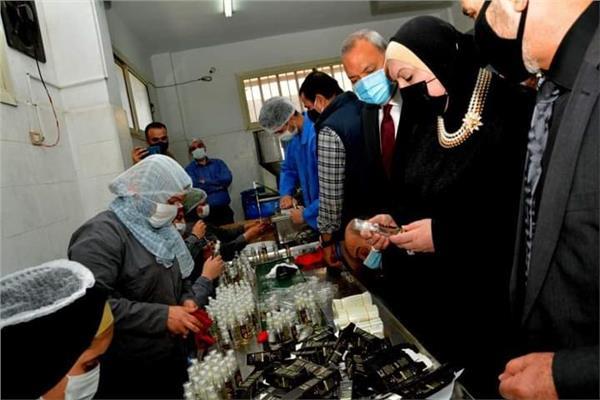 الهجان ووزيرة التجارة والصناعة ... صورة أرشيفية