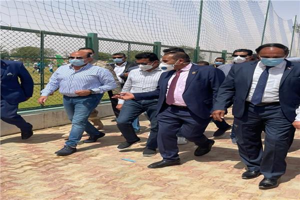 وزير الشباب والرياضة  يشيد بالمنشاءات الرياضية بجامعة أسوان 