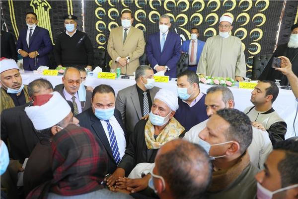 محافظ سوهاج ومدير الأمن يشهدان الصلح في خصومة ثأرية