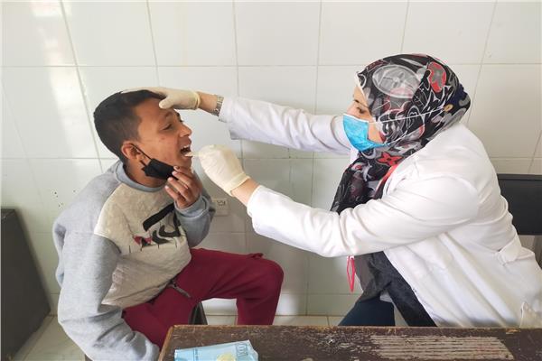 علاج  1421 مواطنا بالمجان بقرية بالشرقية 