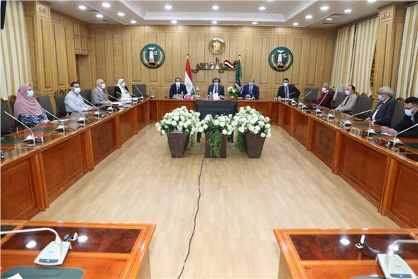  محافظ المنوفية يعقد إجتماعاً تنسيقياً باللجنة العليا 