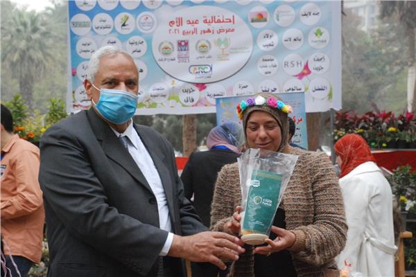 «الزراعة» تحتفل في حديقة الأورمان وتوزع 1500 هدية على الأمهات