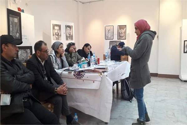 اللجنة تتابع المتقدمين للمسابقة