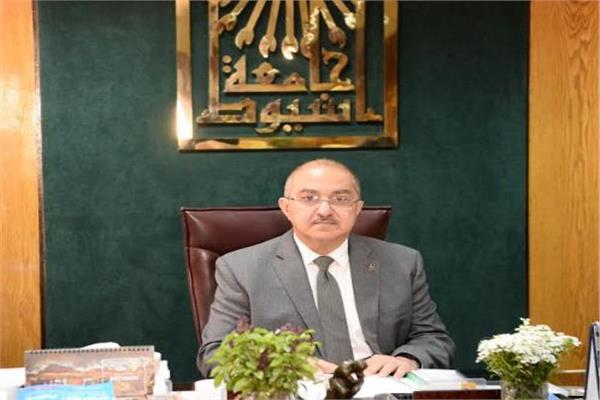 الدكتور طارق رئيس جامعة أسيوط