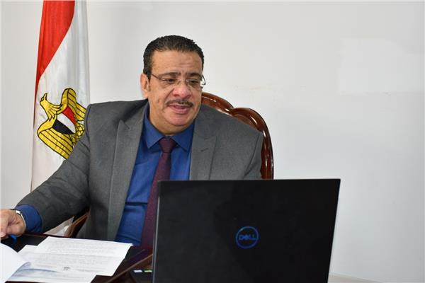 الدكتور أحمد زكى رئيس جامعة قناة السويس 