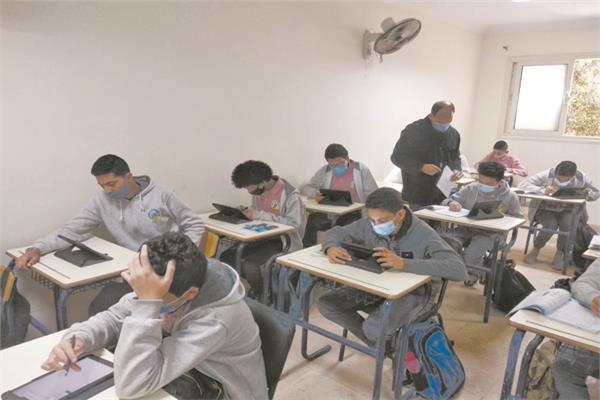 امتحانات الصف الأول الثانوى  