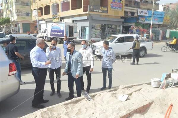 محافظ الوادي الجديد يتفقد أعمال تطوير ميدان البساتين بالخارجه 