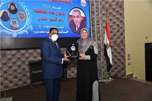 احتفالية مطروح لتكريم الأم المثالية