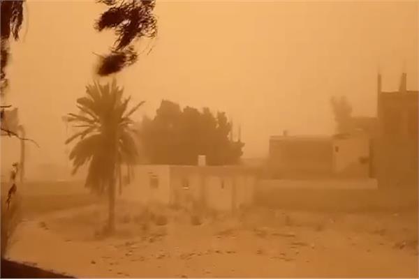 عاصفة ترابيه تضرب مدينة السلوم