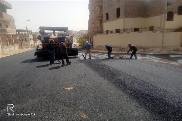  رصف طرق حي النوادي بمدينة المنيا الجديدة