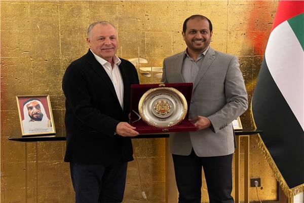 سفير الإمارات يكرم أبوريدة
