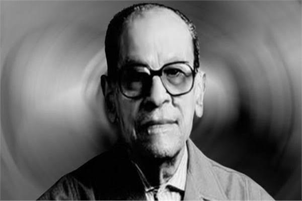 الأديب الراحل نجيب محفوظ - أرشيفية