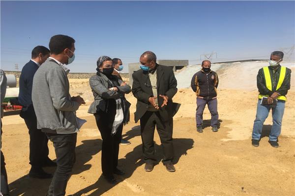 الدكتورة ياسمين فؤاد وزيرة البيئة مع اللواء عبد المجيد صقر محافظ السويس