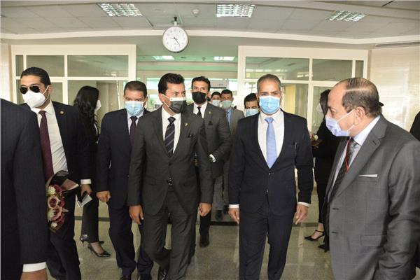 نائب محافظ أسيوط يستقبل وزير الشباب والرياضة
