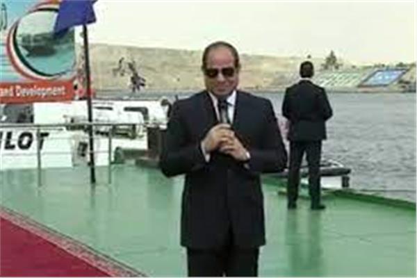 الرئيس خلال المؤتمر الصحفي 