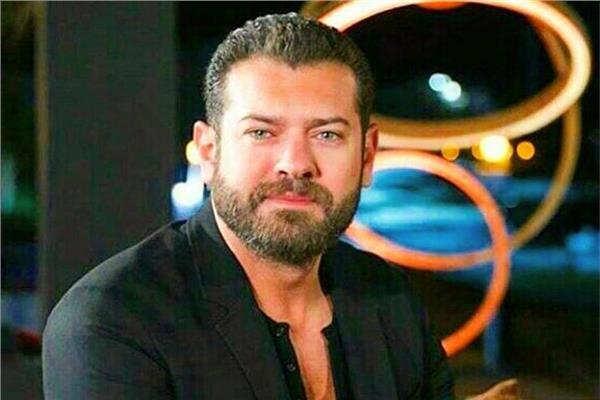 الفنان عمرو يوسف 