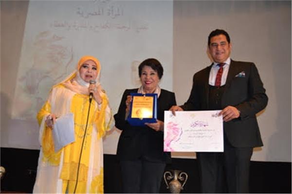 التنمية الثقافية يكرم المرأة بالابداع الفني