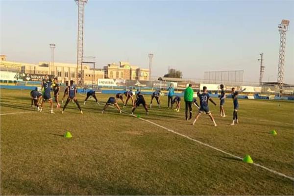 الصور..الفريق الأول يخوض مراناً خفيفاً بملعب الاسيوطي استعدادا لمواجهة الفيوم غداً