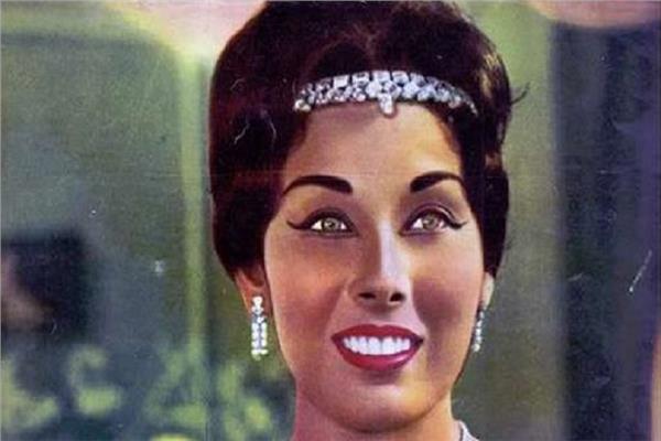 الفنانة لبنى عبدالعزيز