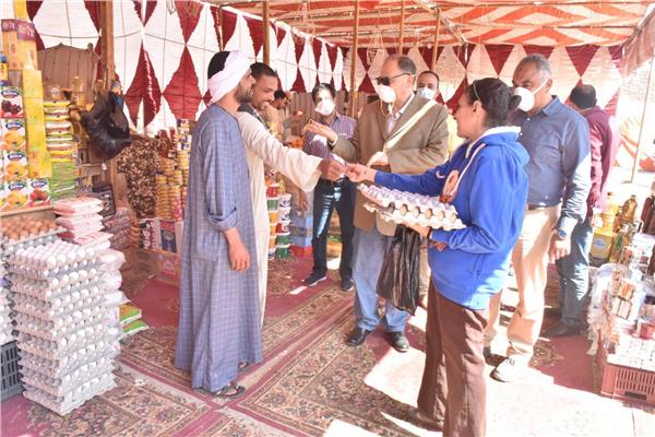 محافظ  أسيوط أثناء الجولة 